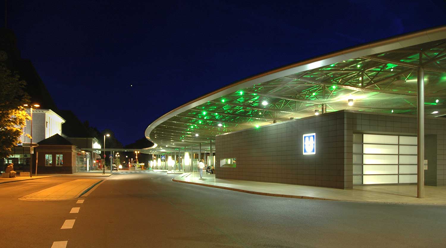 heiderich-architekten-luenen-zob-ueberdachung-herne-bei-nacht-2