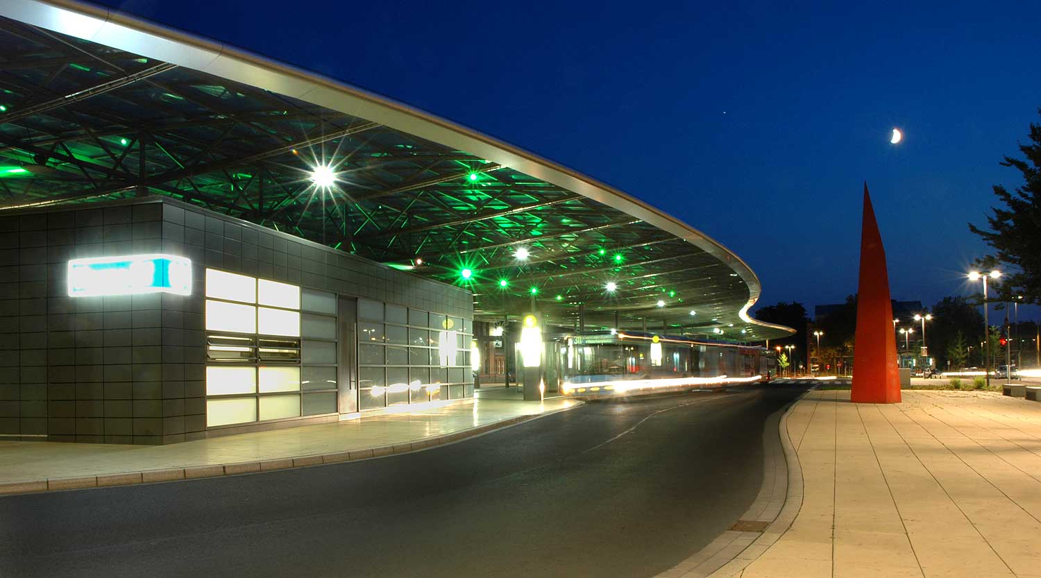 heiderich-architekten-luenen-zob-ueberdachung-herne-bei-nacht-5