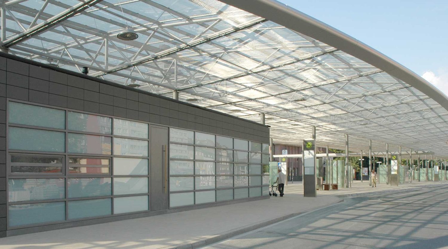 heiderich-architekten-luenen-zob-ueberdachung-herne-mit-u-bahn-gebaeude-2
