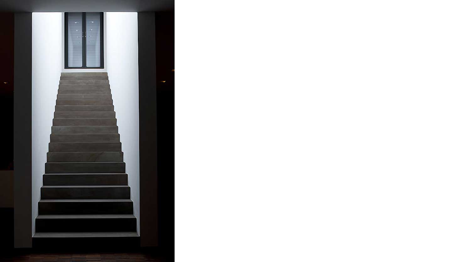 heiderich-architekten-luenen-einfamilienhaus-p-dortmund-ahlenberg-treppe-mondlicht