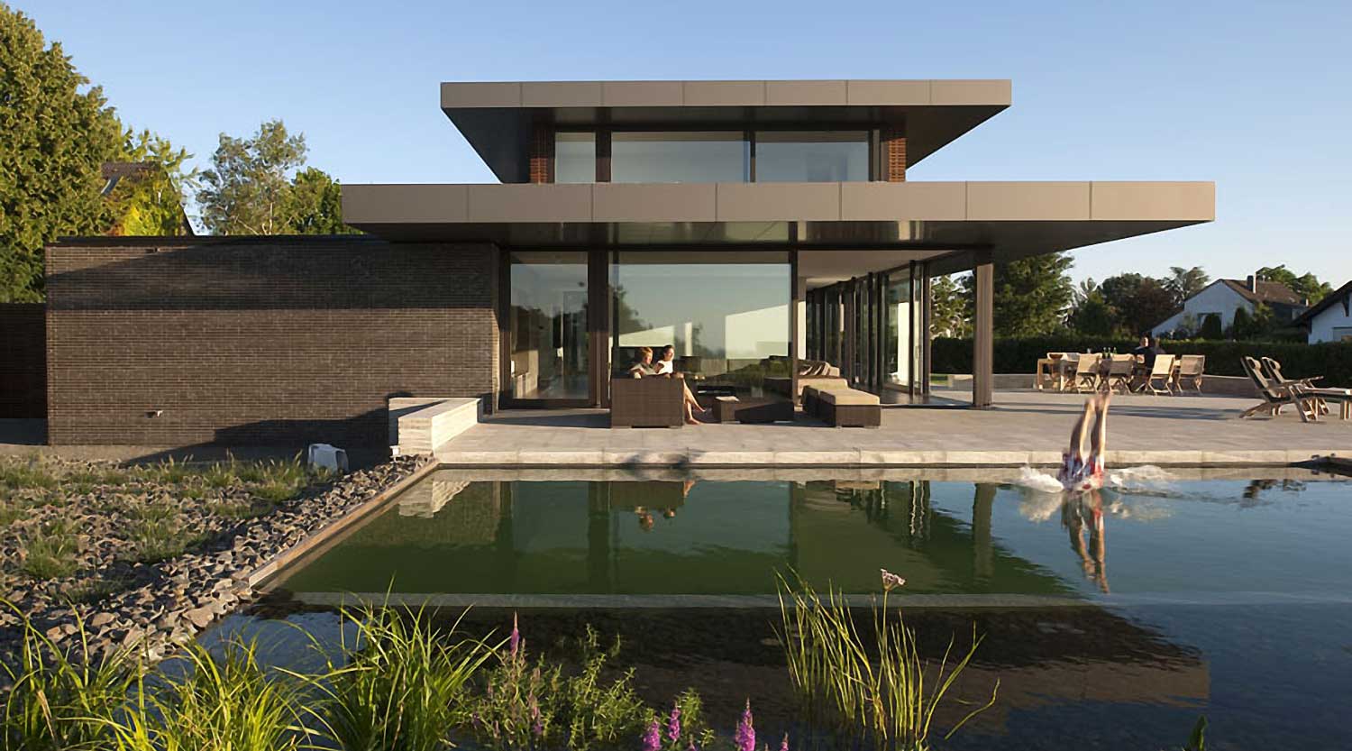 heiderich-architekten-luenen-einfamilienhaus-p-dortmund-ahlenberg-nordfassade-mit-pool