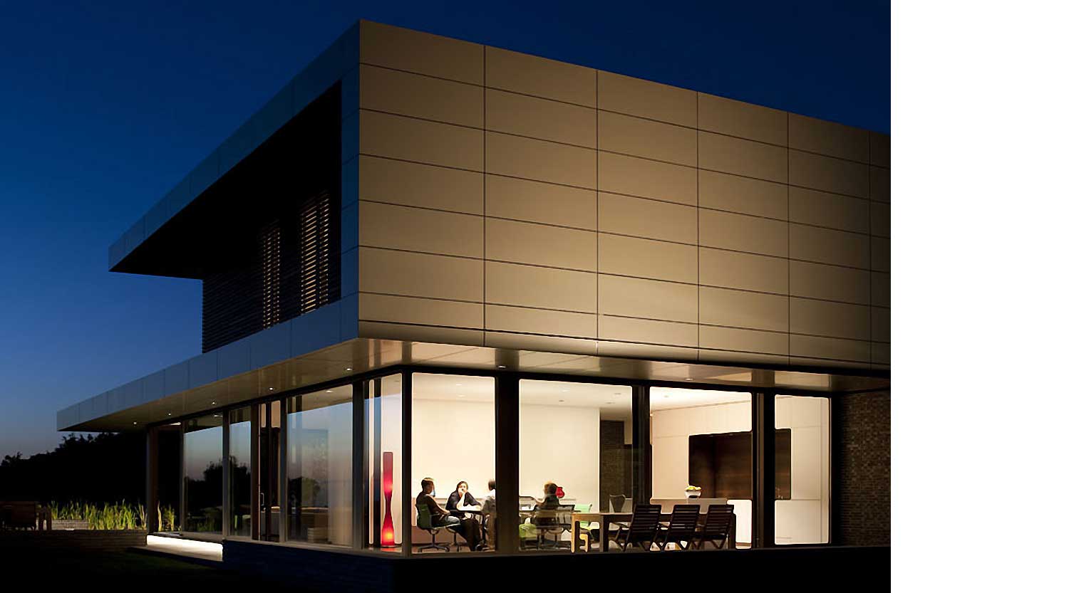 heiderich-architekten-luenen-einfamilienhaus-p-dortmund-ahlenberg-suedfassade-mit-licht