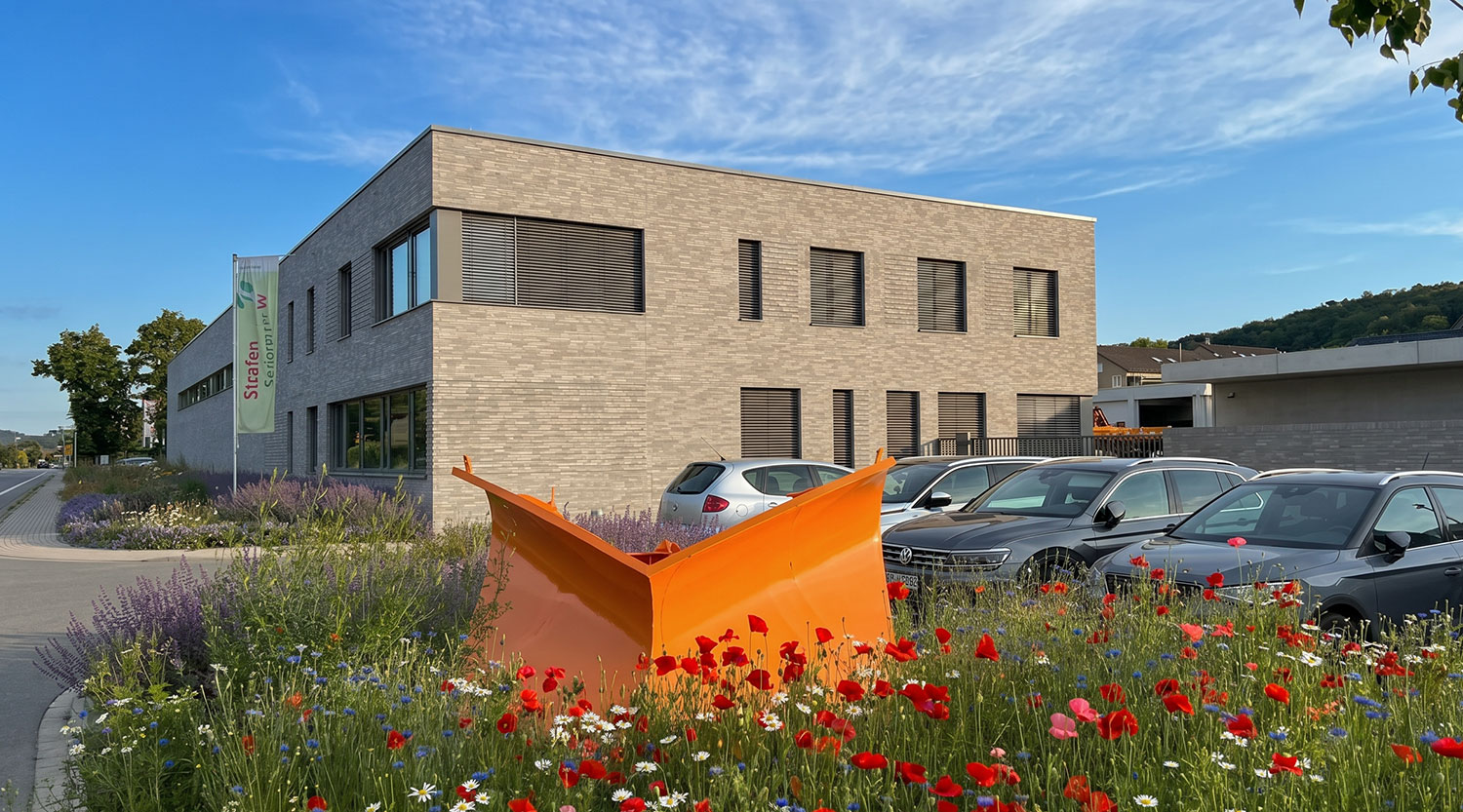 heiderich-hoewer-architekten-luenen-strassenmeisterei-halle-perspektive-strasse-mit-Schild