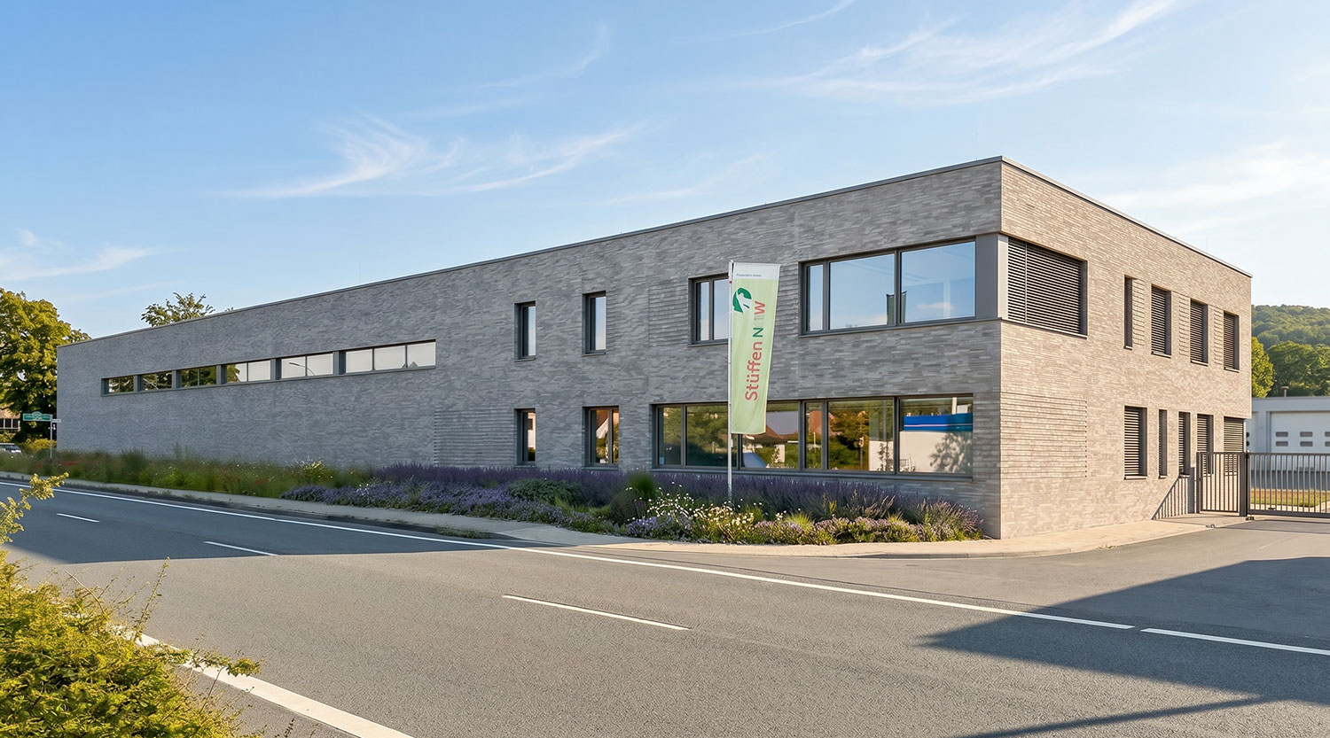 heiderich-hoewer-architekten-luenen-strassenmeisterei-halle-perspektive-strasse-schraeg